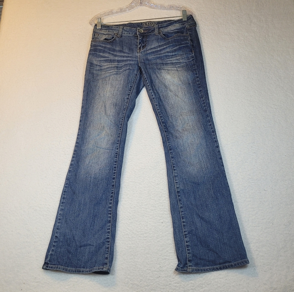 Women's REFUGE Runway Size 8R Everyday Boot Cut Low Rise Jeans Stretch 30x30